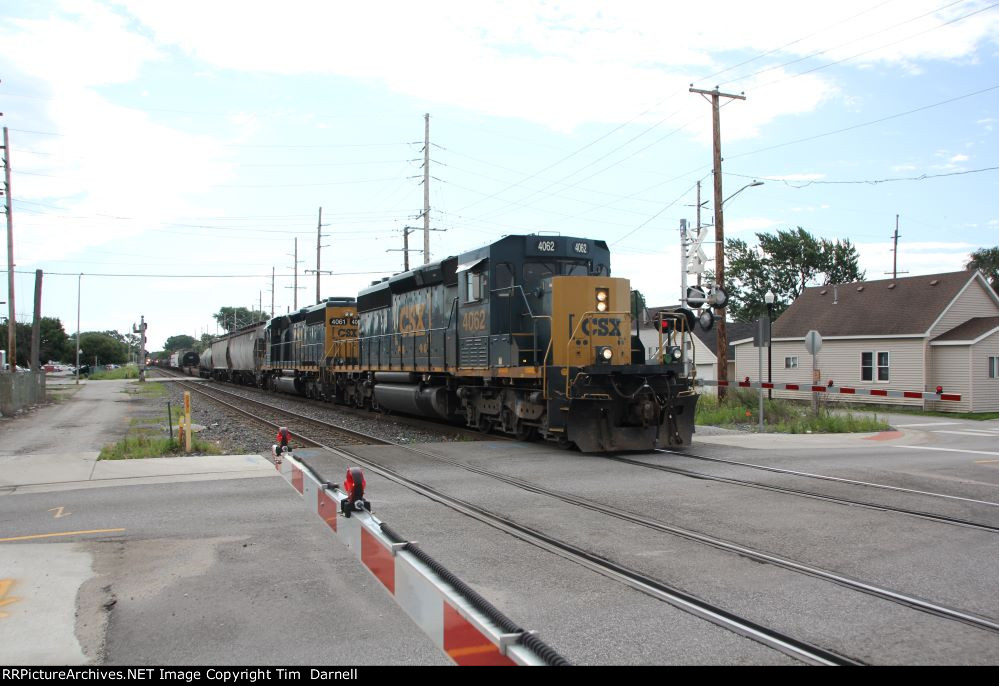 CSX 4062 leads Y310